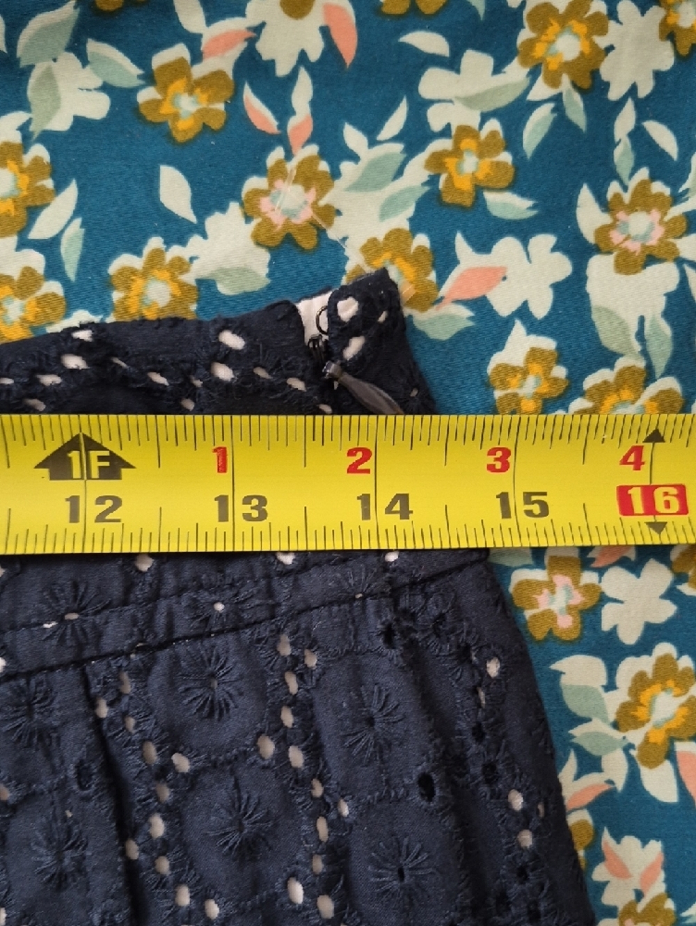 100%  Cotton Shell And Lining Navy Blue Eyelet Knee Length Midi Skirt Size 2 - Picture 10 of 12